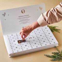 Kalender med håndlavet chokolade